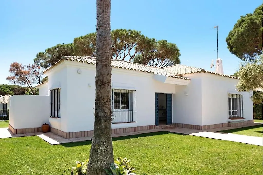 Holiday home Villa Escocia, Entre Pinares Y A Pie De Playa Roche