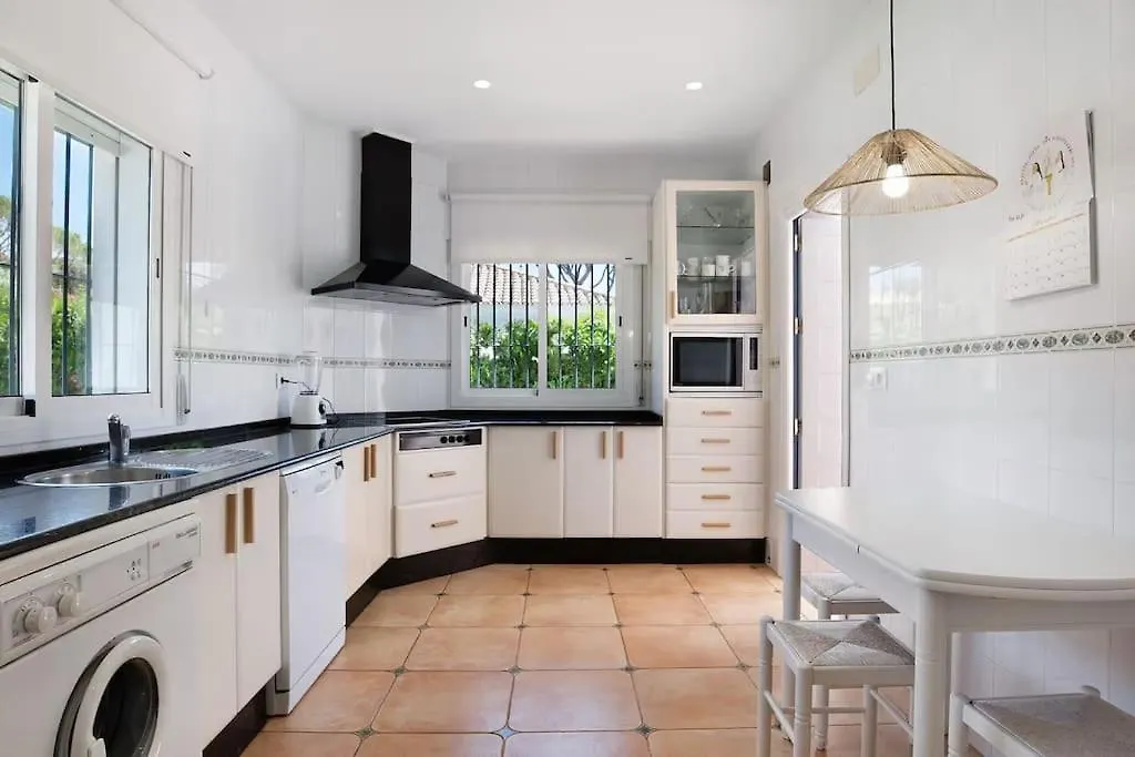 Villa Escocia, Entre Pinares Y A Pie De Playa Roche Holiday home