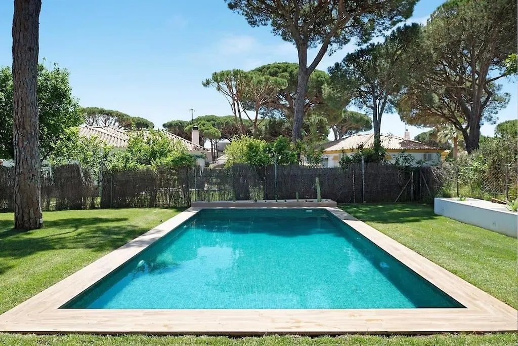 Villa Escocia, Entre Pinares Y A Pie De Playa Roche