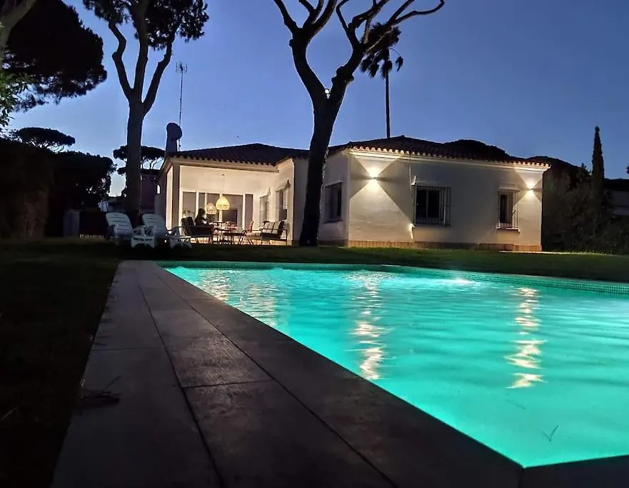 Villa Escocia, Entre Pinares Y A Pie De Playa Roche