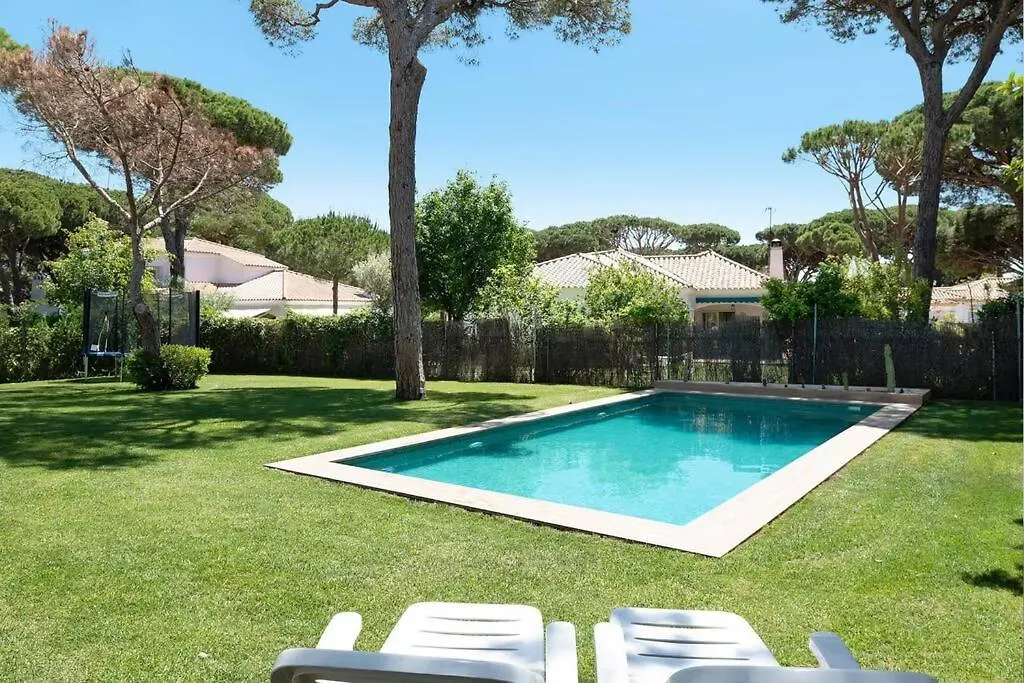 Villa Escocia, Entre Pinares Y A Pie De Playa Roche
